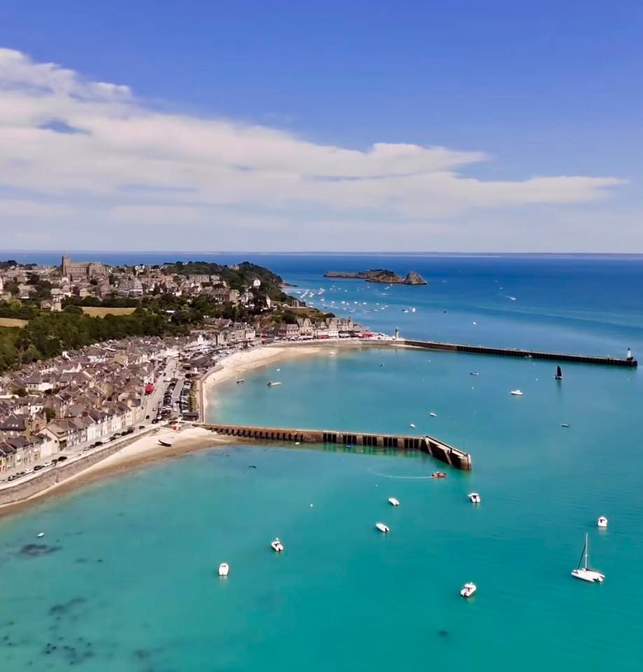 Le port de la Houle à Cancale vu du ciel, près du Cancale Nutriclub